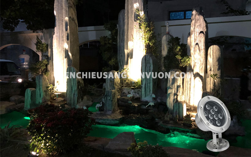 den-led-chieu-sang-san-vuon