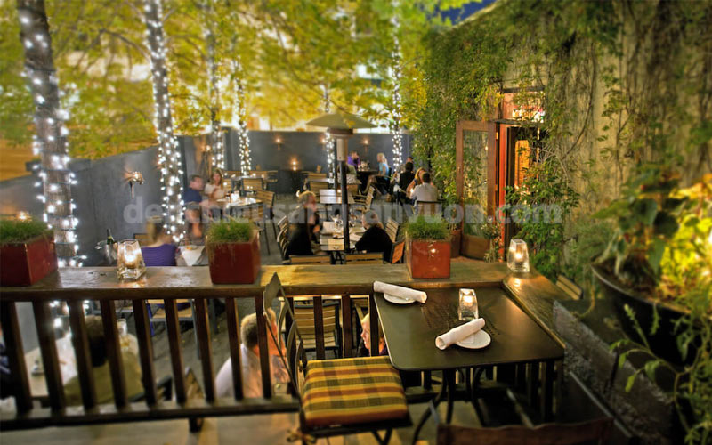 trang-tri-quan-cafe-bang-den-led-day