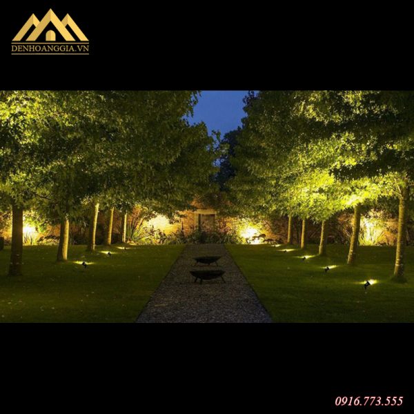 Đèn led cắm cỏ 