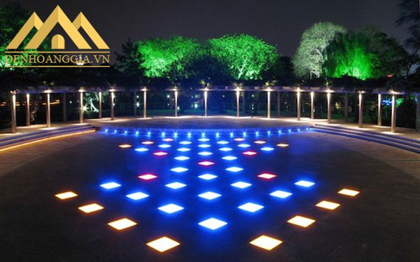 Đèn led âm đất giá rể trang trí chiếu sáng ngoài trời Đèn led âm đất giá rể trang trí chiếu sáng ngoài trời